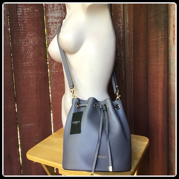 ❌SOLD❌Furla Vitello bucket bag - Picture 5 of 9